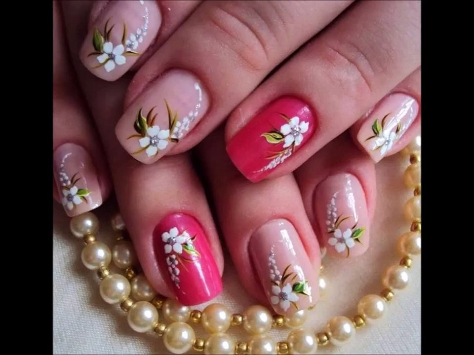 Decora y pinta tus uñas con flores.MODA.Decoration of some with flowers.EASY