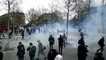 Manif à Paris - Incidents avec les CRS place de la République: Gaz lacrymogènes et interpellations