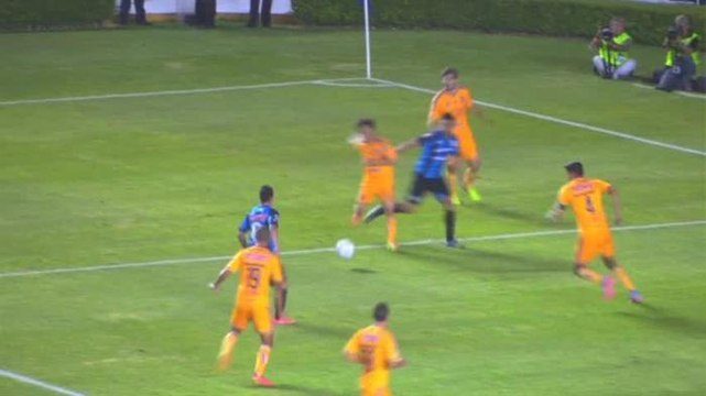 Orvañanos y Marín. Buen debut de Dinho pese a la derrota de Gallos