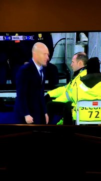 Zinedine Zidane cracks his pants celebrating ! (FAIL)