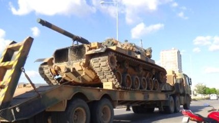 TSK, Kilis'te Suriye Sınırına Kritik Bölgelere Tank Sevk Ediyor