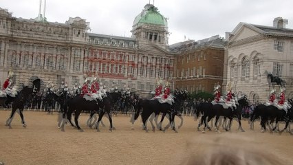 Relève de la garde à cheval