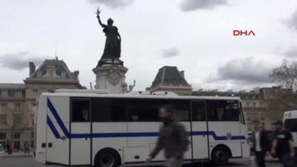 Paris'te Öğrencilerin Protesto Gösterisine Polis Müdahale Etti