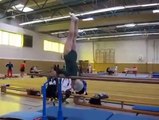 86-летняя женщина показывает мастер-класс по гимнастике