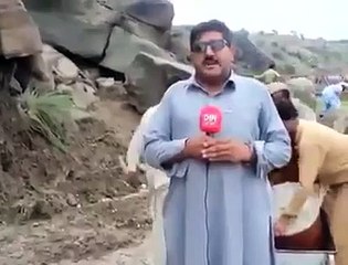 Pakistan ever best news  reporter with cameraman- Watch till End Video 2016