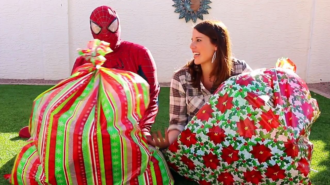 GIANT SURPRISE TOYS CHRISTMAS BAGS! Balloons, Blind Bags, Cars Toys & Barbie DisneyCarToys
