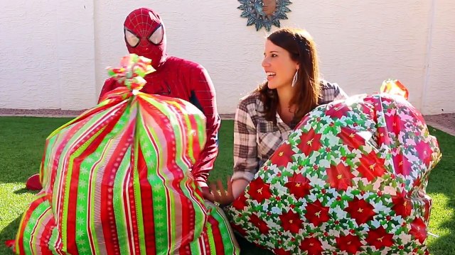 GIANT SURPRISE TOYS CHRISTMAS BAGS! Balloons, Blind Bags, Cars Toys & Barbie DisneyCarToys