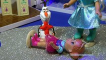 FROZEN Queen Elsa and Princess Anna Go Skating a Disney Frozen Parody アナ