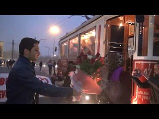 Taksim'de pankartlı evlilik teklifi