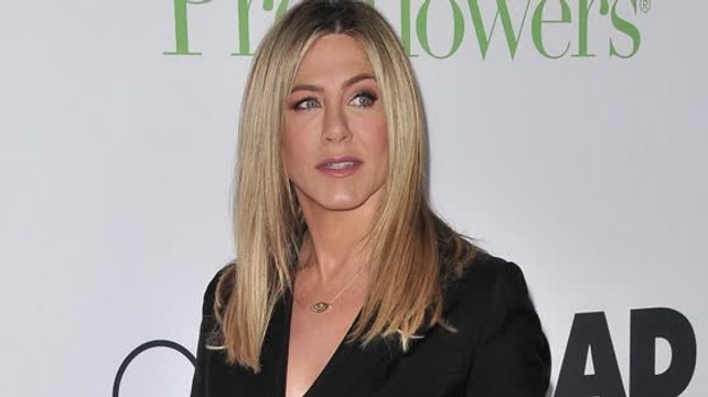 Jennifer Aniston Gets Booed For Being Late To Premiere