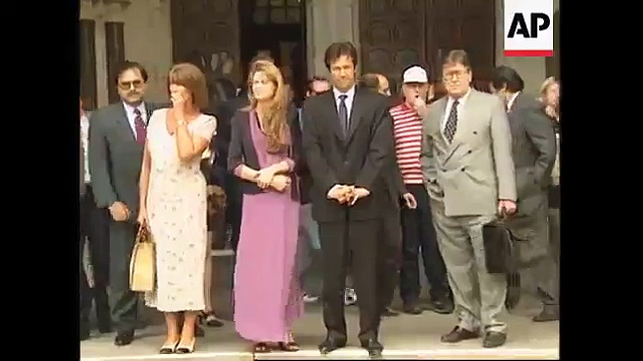 What Imran Khan Did When Reporter Says To Jamaima kiss  Him”