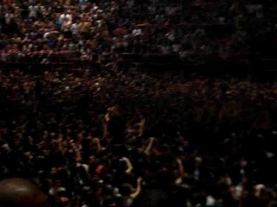 salle de bercy. apres les klaxs, en att6ndant daft punk - 1