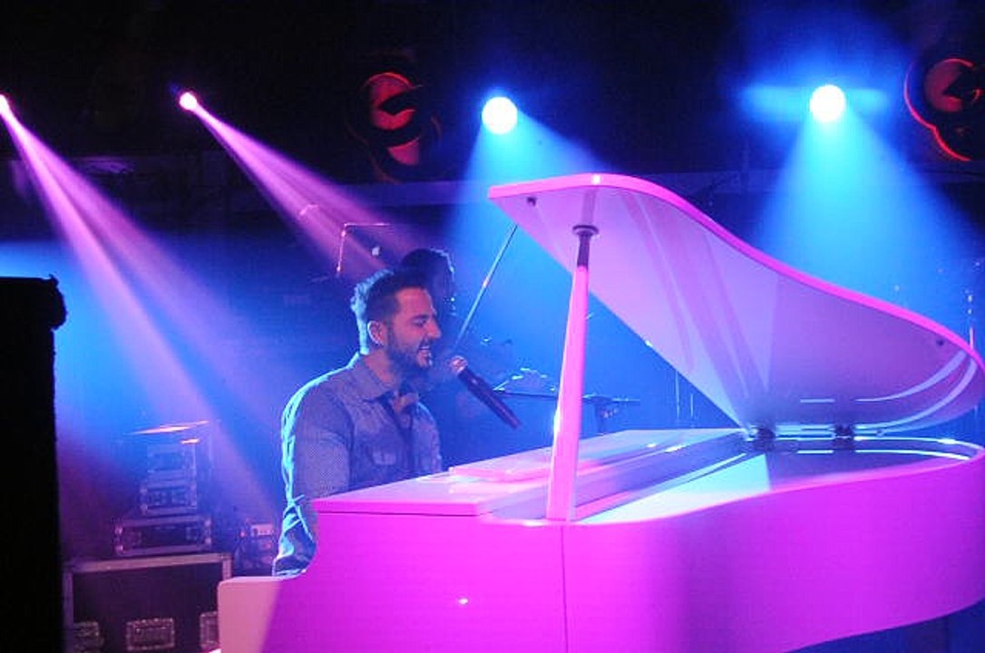 Gökhan Özen - Ne Farkeder (Arena Night Club - Alanya)