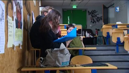 Dijon : pourquoi des étudiants occupent-ils un amphi depuis trois semaines ?