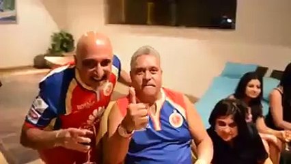 Chris Gayle, AB Devilliers, Virat Kohli dancing together in the Party