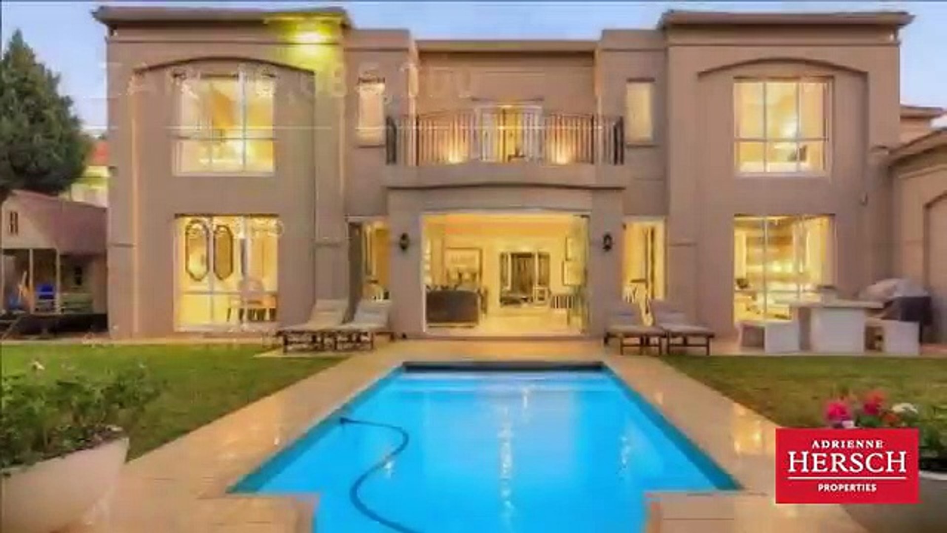 ⁣4 Bedroom Townhouse For Sale in Houghton Estate, Johannesburg, South Africa for ZAR 10,685,000...