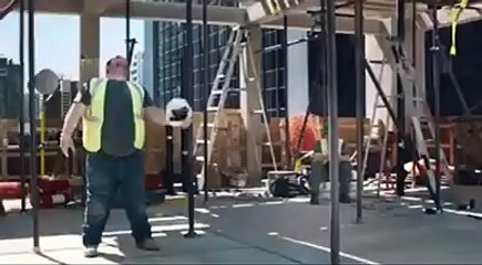 Even male constrution workers can be strippers HD