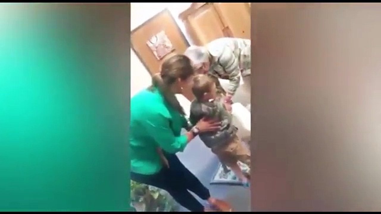 Cette mère veut fesser avec une batte son fils tenu par sa grand mère !! Quelle honte !! - Vidéo Dailymotion