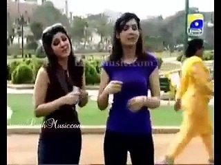 Vulgar Dress Scandal Of pakistani actress Mahnoor Baloch & Aysha Umar in Ladies Park