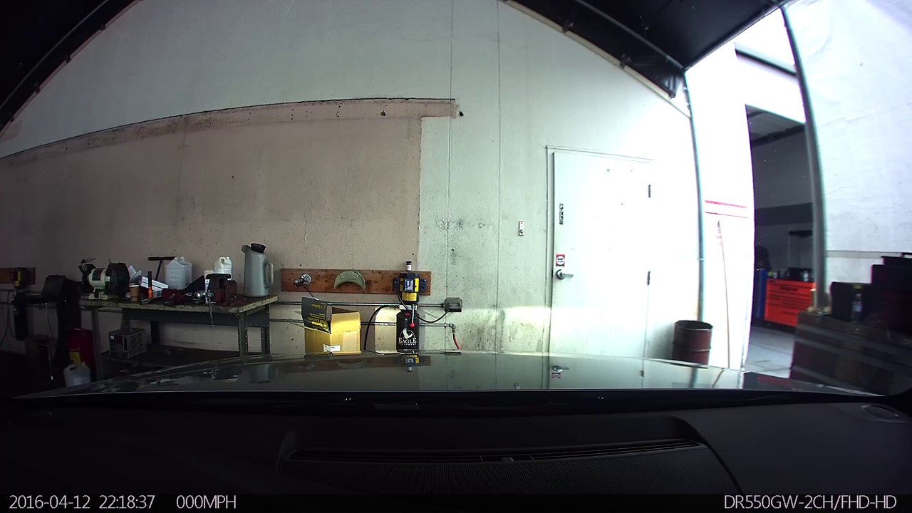 Le garagiste utilise l'Audi de son client pour prendre la coke et rouler comme un fou !