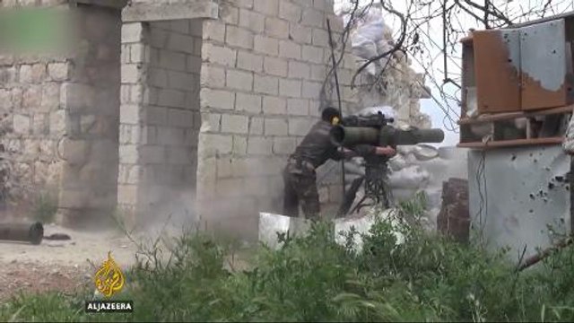 Thousands of displaced Syrians flee ISIL attacks