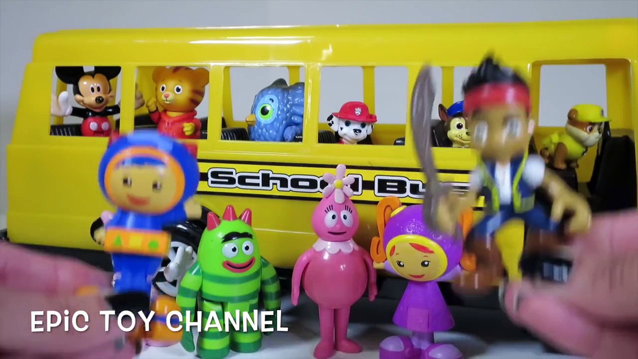 WHEELS ON THE BUS Song Paw Patrol, Yo Gabba Gabba, Mickey Mouse, Team UmiZoomi by EpicToyChannel