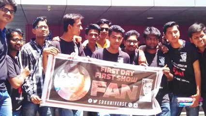 Fan Movie | SRK's Fans Go Berserk Outside Theatres!