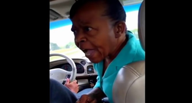 Cette mamie a une étonnante méthode pour calmer les enfants irrespectueux