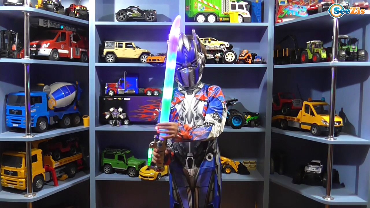 Трансформеры. Видео для детей. Сюрприз для Игорька. Костюм Трансформера. Transformer Optimus Prime