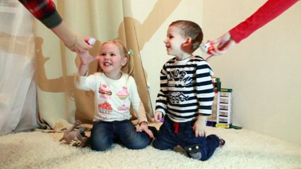 Киндер сюрприз распаковка шоколадного яйца Kinder Surprise