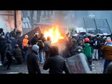 Kiev'de eylemciler polisi havai fişekle dağıttı