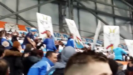 Les supporters de l'OM se moquent des joueurs avec Benny Hill et des chèvres _