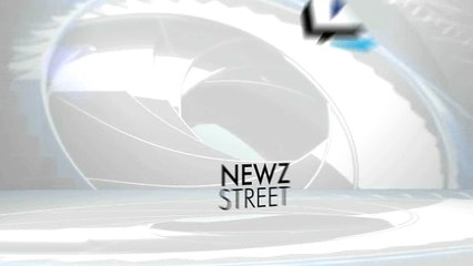 Jennifer Lawrence goes bra-less