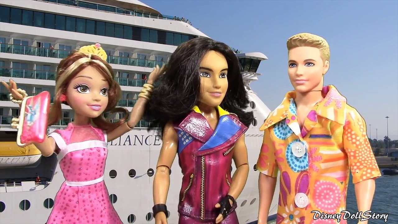 Jay Kisses Audrey - Part 2- Descendants Prom | Disney