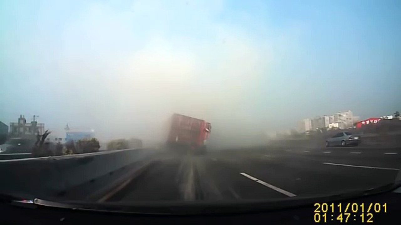 Most Shocking Car Crashes Car Accidents Horrible Car Crash Compilation HD (7)