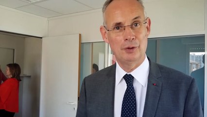 Visite dans un centre d'accueil et d'orientation pour migrants dans le 13e arr de Marseille