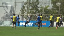 Romero faz lindo gol de cobertura em Cássio durante treino do Corinthians
