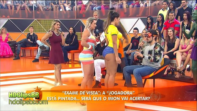 Jeu télévisuel Brésilien : Porte-t-elle un vrai maillot où son corps est-il peint?