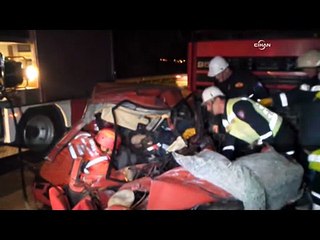 Sapanca'da otomobil TIR'ın altına girdi: 2 ölü, 3 yaralı