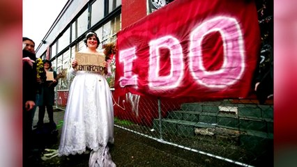 10 People Who Married Inanimate Objects