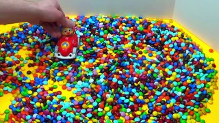 Lets play with M&Ms and make a candy mess! Sesame Streets Cookie Monster and Elmo play