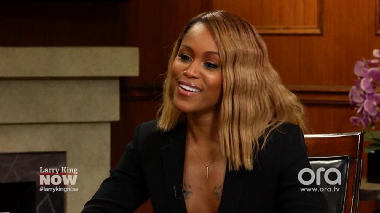 Eve opens about about those dog paws