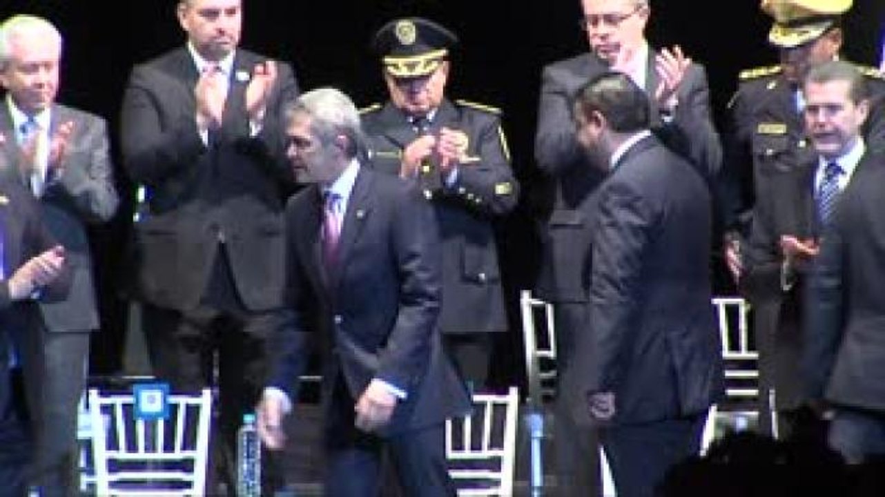 La confianza se gana con la cercanía, Mancera a policías