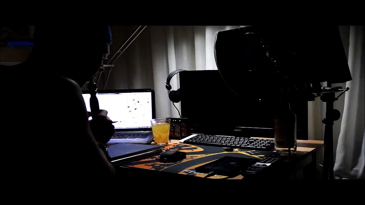 EMESZETT - GENERATION Y