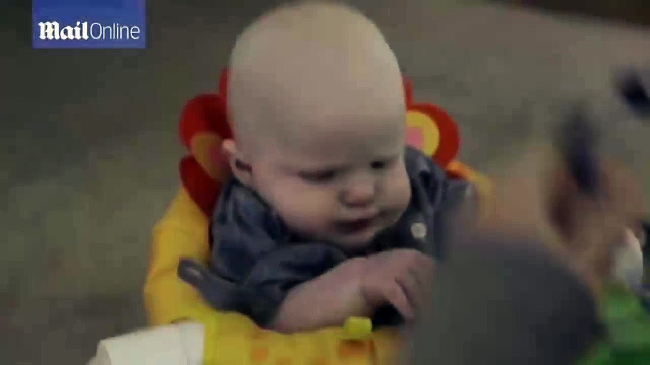 Atteint d'une maladie rare, regardez la réaction de ce bébé qui voit sa maman pour la première fois ! C'est ADORABLE !