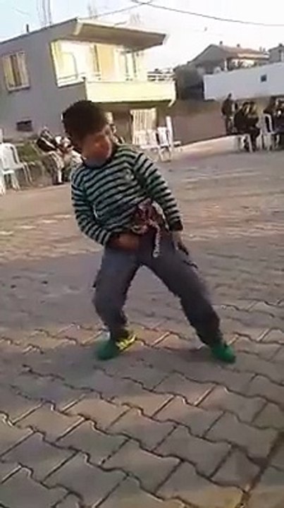 DANS IN TURCIA CU CEL MAI TARE BAIETEL - PRIVITIL CUM DANSEAZA