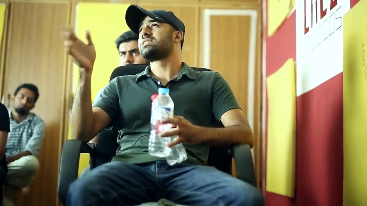 Lolz Studios   14 Things Pakistanis do when travelling