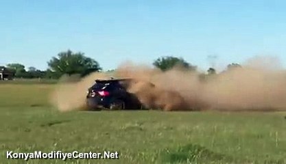 Suby Kumda Tatlı Tatlı Oynarken