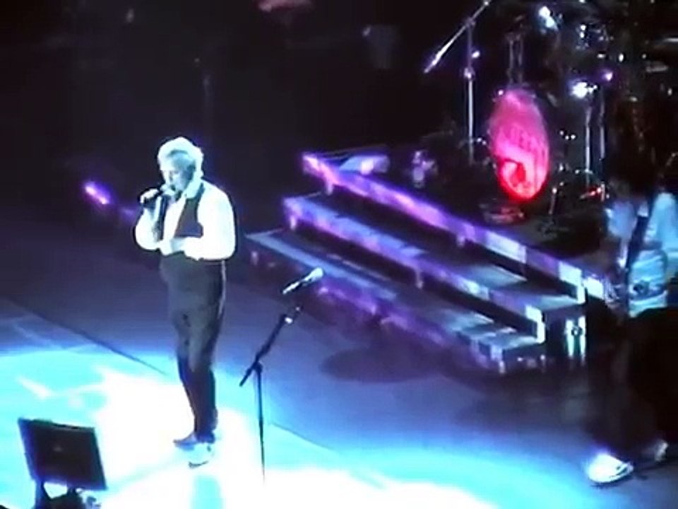 Brian May + Roger Taylor-These Are The Days Of Our Lives (Live in Milan 05.04.2005)