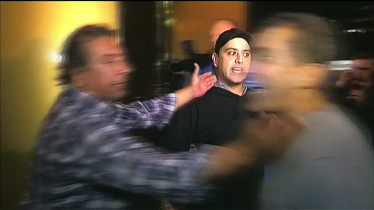 Taxi drivers clash in Buenos Aires after authorities raid Uber office